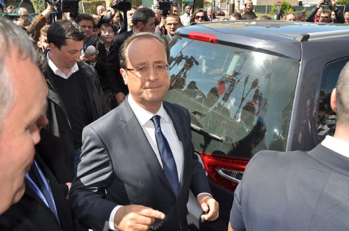 — F. Hollande: sortie du cimetière Jean-Gautherin - Nevers —