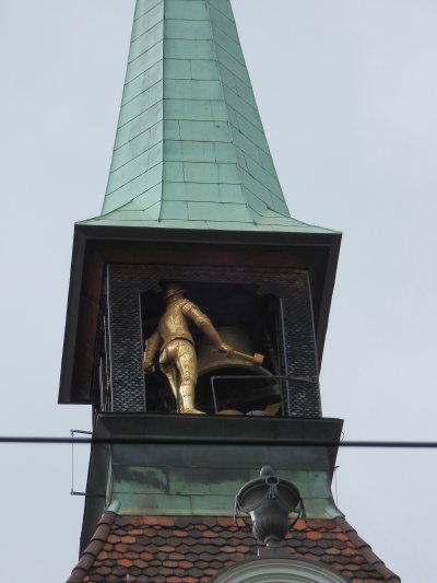 — Sonneur animé au sommet de la Tour de l'horloge - Bern/Berne (Suisse) —