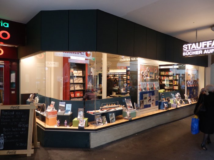— Vitrine de librairie dans une rue de Berne - Berne —
