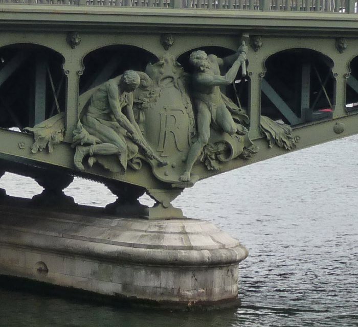 — Forgerons-riveteurs (de Gustave Michel) au pied du Pont de Bir-Hakeim - Paris —