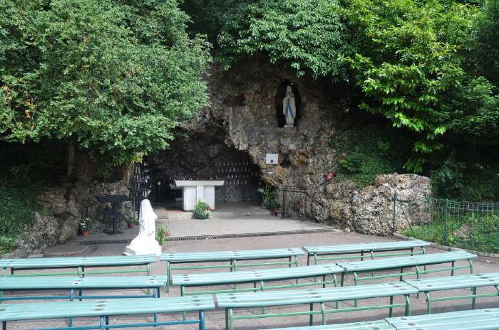 — Réplique de la grotte de Lourdes — couvent St Gildard — Nevers —