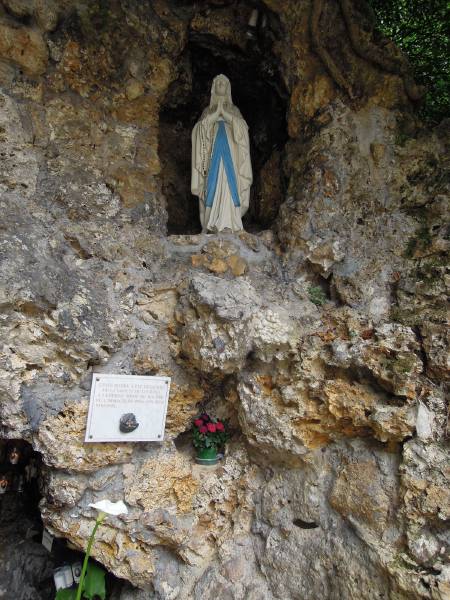 — Réplique de la grotte de Lourdes — couvent St Gildard — Nevers —