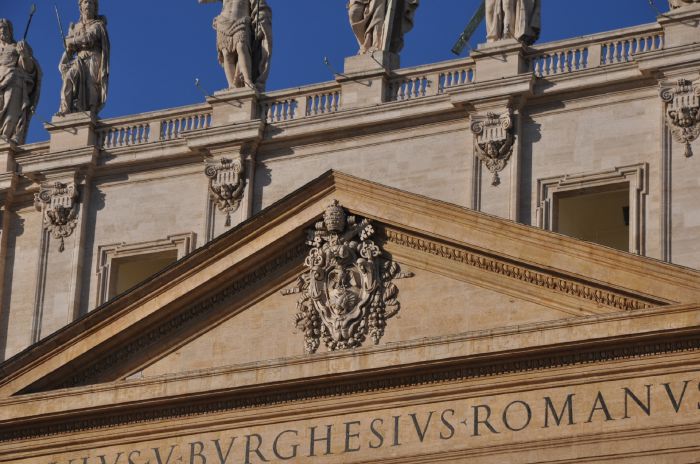 — Fronton de la Basilique St Pierre - Rome —