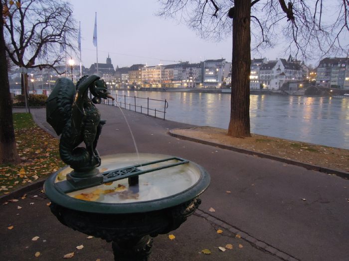 Fontaine au basilic sur les bords du Rhin - Bâle/Basel