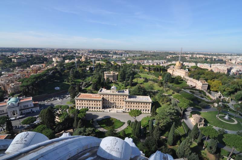 Vue panoramique de la Cité du Vatican depuis la coupole de la Basilique St Pierre - Rome