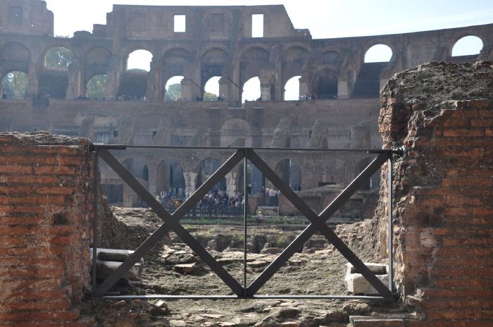 Intérieur de l'enceinte du Colisée - Rome