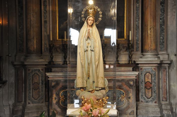 Statue de Vierge placée dans l'église Santa Maria in Aracoeli - Rome