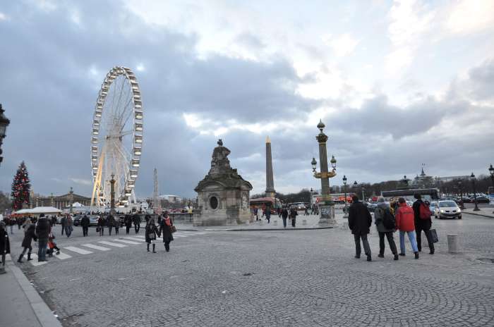 - Obélisque et Grande Roue sur la Place de la Concorde - Paris - 