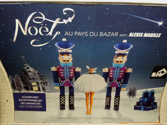 — Affiche publicitaire BHV Noël dans le métro - Paris —