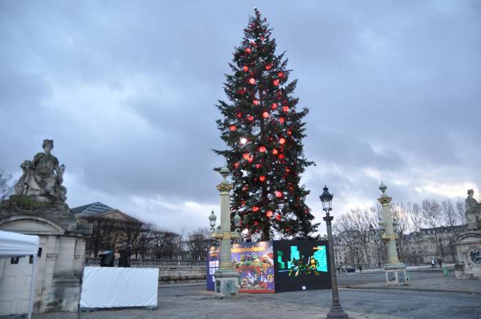 - Sapin le plus haut d'Europe sur la Place de la Concorde - Paris - 