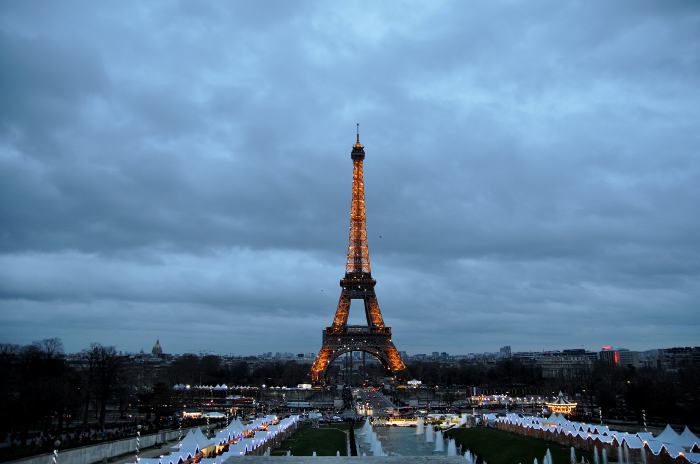 — Tour Eiffel vue depuis la Place du Trocadéro - Paris —