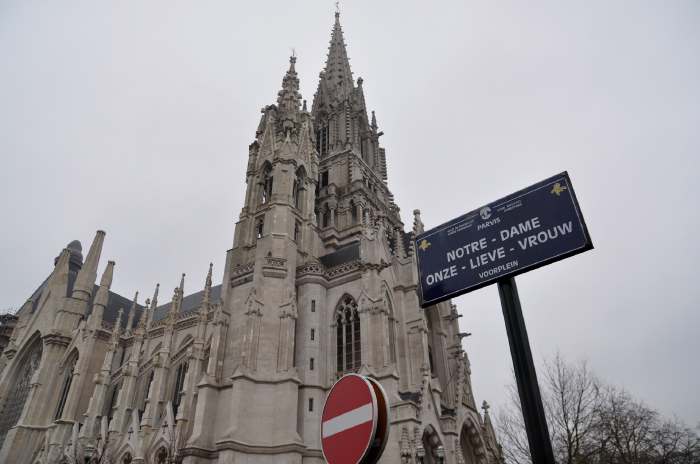 — Parvis de la cathédrale Notre-Dame à Bruxelles - Bruxelles —