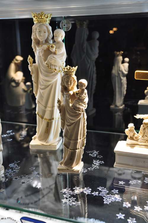 — Vitrine - Cathédrale Notre-Dame de Paris - Paris —