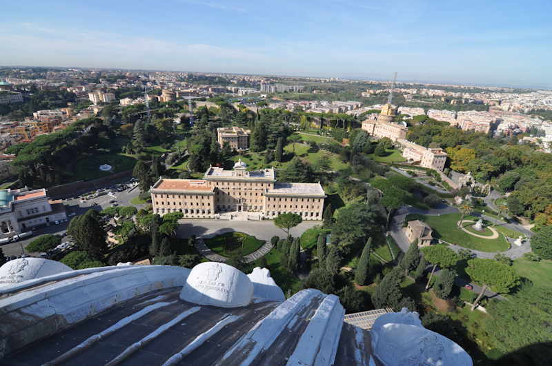 — Vue des jardins du Vatican depuis le Dôme de la basilique St Pierre - Vatican —