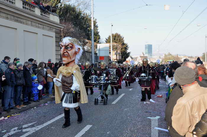 — Défilé du Carnaval en haut du Wettsteinbrücke - Bâle —