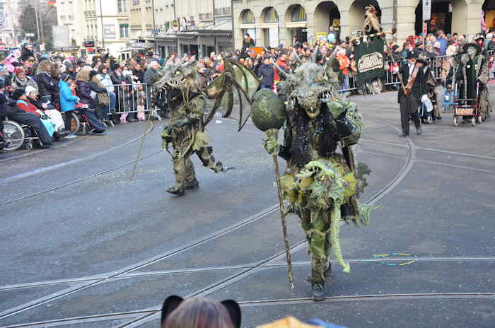 — Défilé du Carnaval sur la Place de la Tour de l'horloge - Bern/Berne —