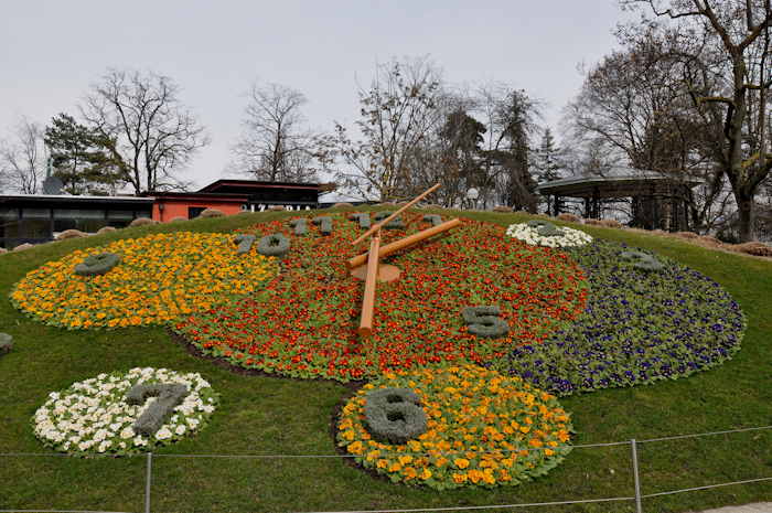 — Horloge fleurie en bordure du lac Léman — Genève —