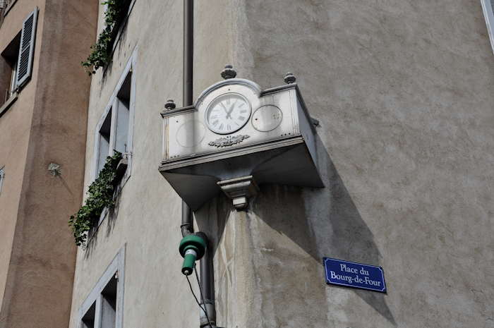 — Horloge en coin de rue — Genève —