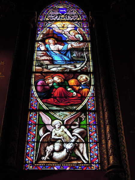 — Vitraux Temps Pascal dans la basilique Notre-Dame — Genève —