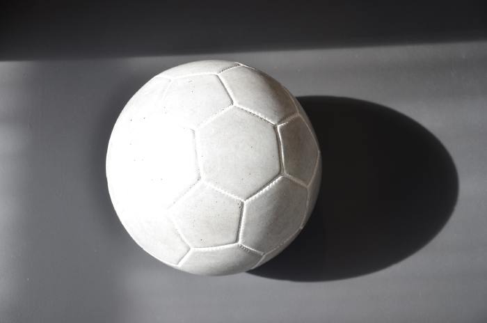 — Ballon de Football exposé — Marseille Capitale Européenne de la culture —