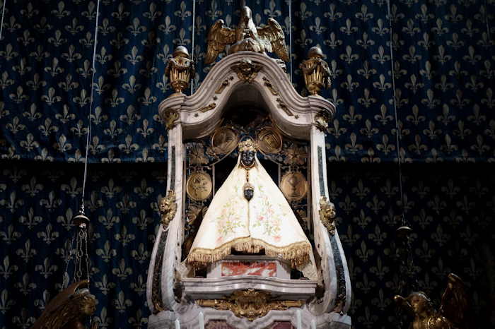 - Vierge noire - autel de la cathédrale - Le Puy en Velay -