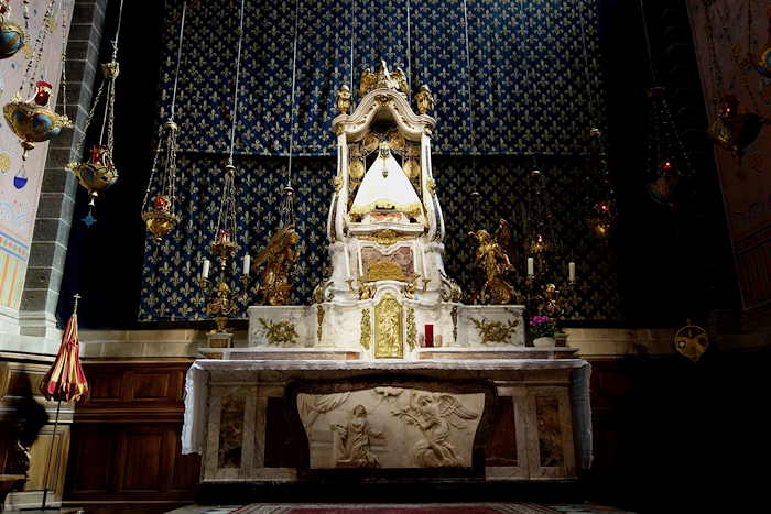 - Vierge noire - autel de la cathédrale - Le Puy en Velay -