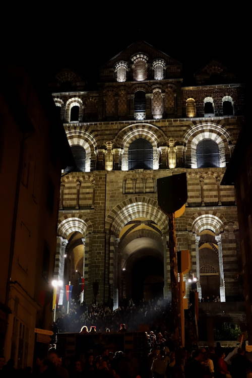 Façade de la cathédrale de nuit - Le Puy en Velay