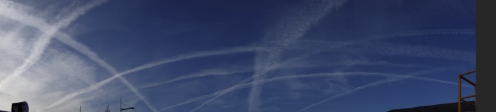 — Chemtrails au-dessus de Berne — vue panoramique — Bern/Berne —