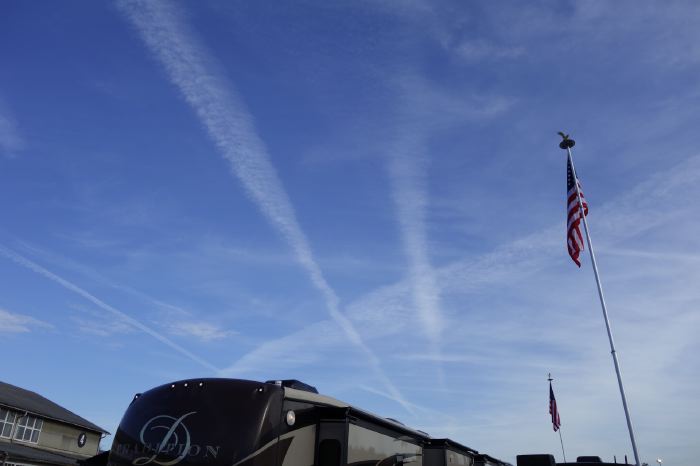 — Chemtrails au-dessus de Berne — Bern/Berne —