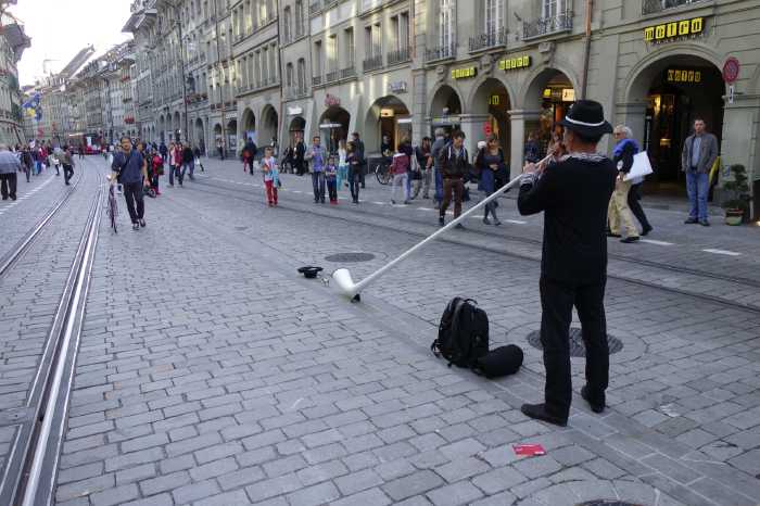— Sonneur dans la Marktgasse — Bern/Berne —
