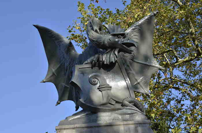 — Basilisk bei der Wettsteinbrücke —  — Basilic sur le côté Sud-Est du Wettsteinbrücke - Bâle/Basel —