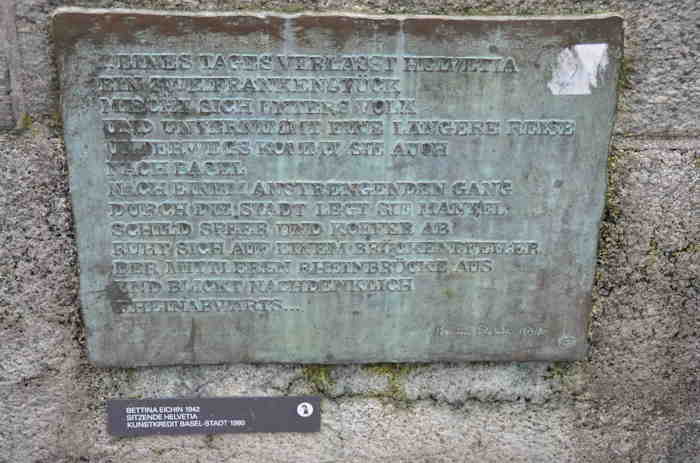 — Plaque descriptive: Helvetia (Sculpture de Bettina Eichin) assise en bordure du Rhin - Bâle/Basel —