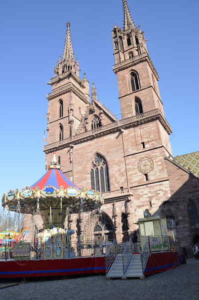 — Cathédrale protestante Notre-Dame (Eglise évangélique réformée!?) - Bâle/Basel —  — Cliché pris pendant la Foire d'Automne de Bâle —