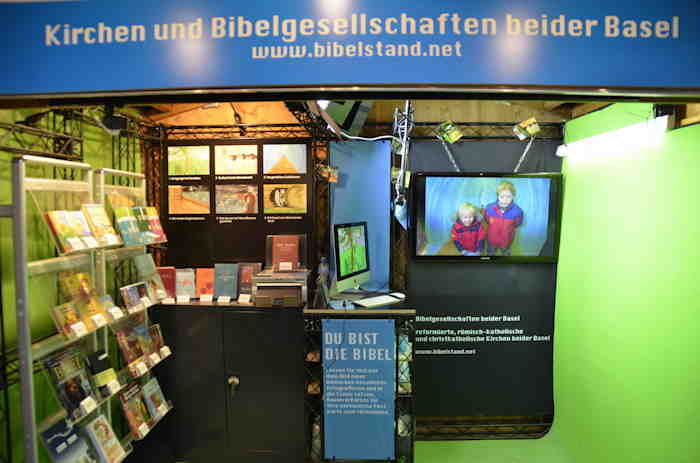 — Stand Biblique sur l'un des sites (Petersplatz) de la Foire d'automne de Bâle - Bâle/Basel —