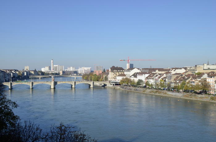 — Mittlere Brücke pris depuis l'Augustinerstrasse dans le quartier historique - Bâle/Basel —