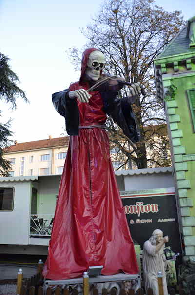 — Squelette violoniste -   — Attraction Foraine "Manoir hanté" sur la Messeplatz - Bâle/Basel —