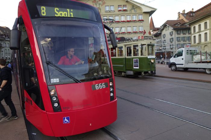 — Tramways 666 et Expo Museum photo temporaire — Casinoplatz - Bern/Berne —