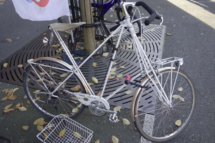 — Vélo sur la Bubenbergplatz — Bern/Berne —