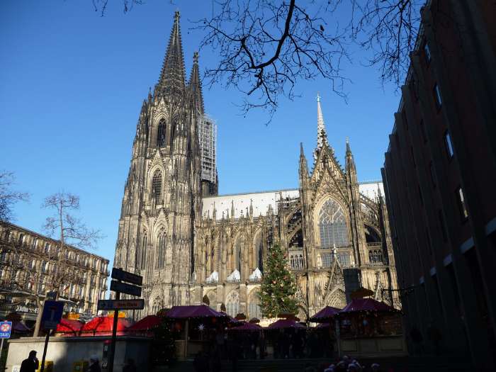 Marché de Noël devant la cathédrale de Cologne