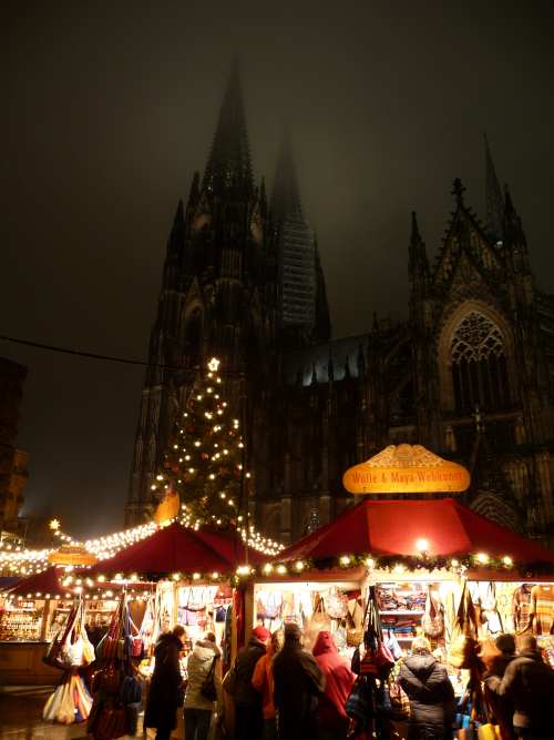 Marché de Noël devant la cathédrale de Cologne