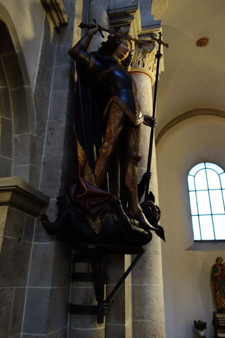 — Figure de "St Michel" prise dans une église — Cologne —