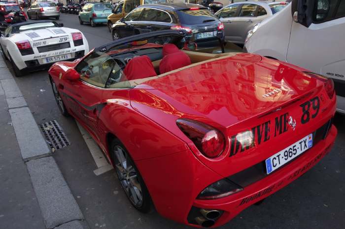 — "Baptême" Ferrari — Quartier Champs-Elysées — Paris —