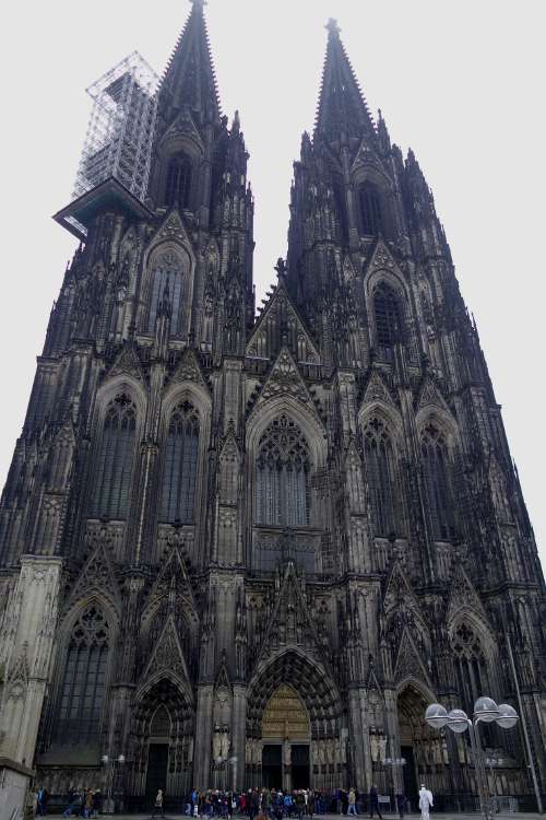 — Tours de la cathédrale Saint-Pierre et Sainte-Marie — Cologne —