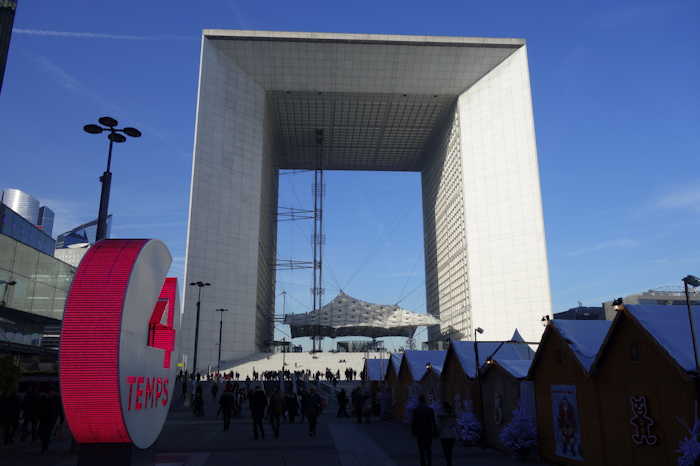 — Arche de la Défense et Marché de Noël — Paris —