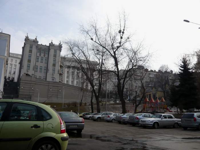 — Jardin d'enfants au pied du quartier du Palais présidentiel — Kiev (Ukraine) —