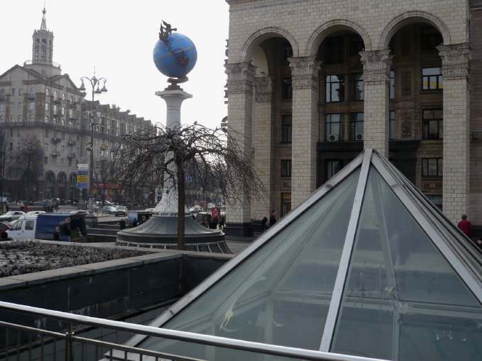 — Place de la Victoire — Kiev (Ukraine) —