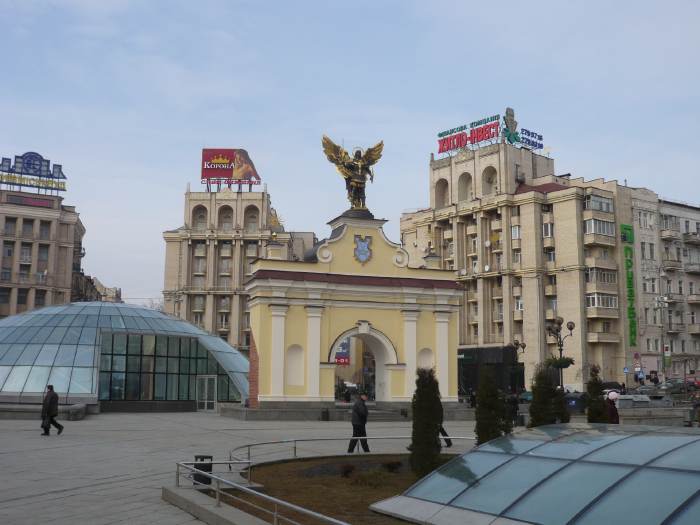— Place de la Victoire — Kiev (Ukraine) —