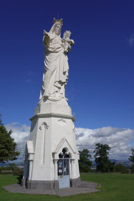 — Statue d'une Vierge à L'enfant à Monton (Puy de Dôme) —