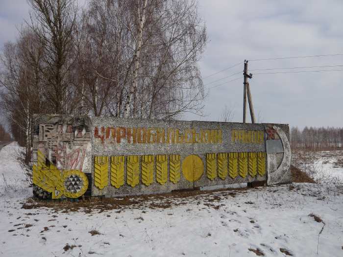 — Monument en bordure de route vers Tchernobyl - (Ukraine) —