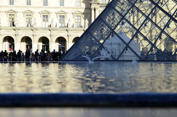 — Pyramide du Louvre — Paris —